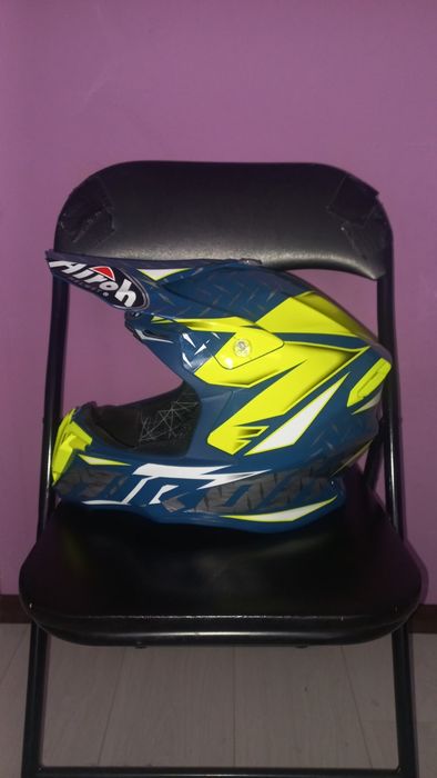 Каски за мотор - Airoh и Shoei