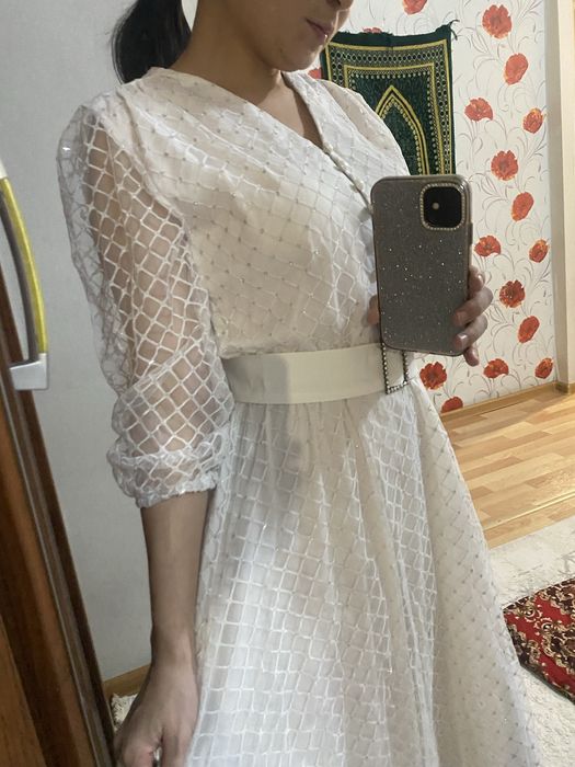 Продам платья почти новая. Сырга салуга киылген 1 лет