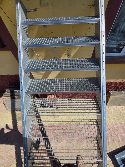 Scari metalice zincate facem la comanda
