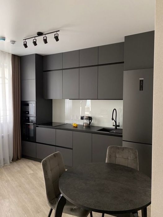 Кухонная встроенная мебель любой сложности