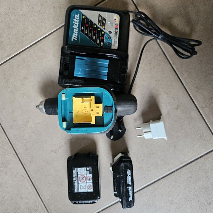 Masina de gaurit/insurubat (bormasina) cu percutie Makita DDF 453