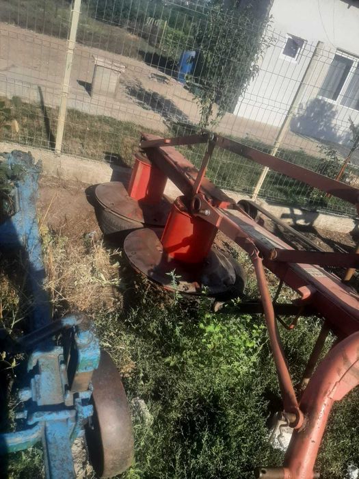 Vând tractor cositoa
