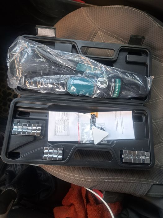 Пресс гидравлический для опресовки.