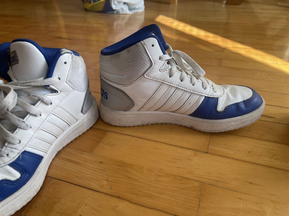 Обувки Adidas и Nike