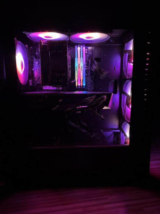 Pc gaming RTX 3070, ryzen 5 5600x, 32 gb ram 4133 mhz.