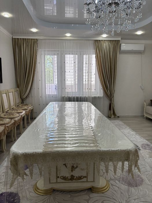 Стол со стульями