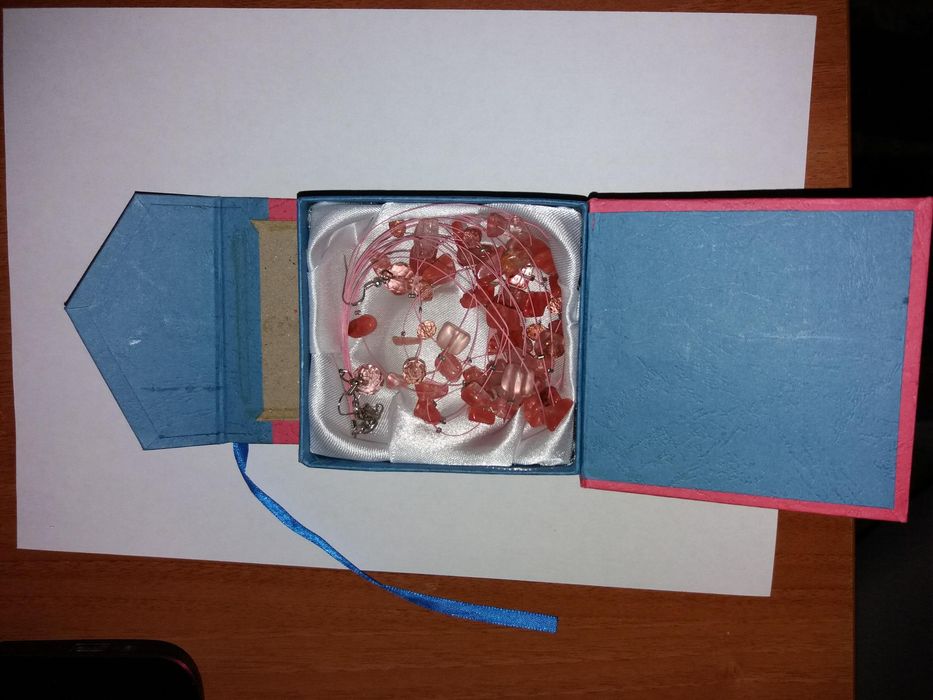 Колие и обеци от естествени камъни