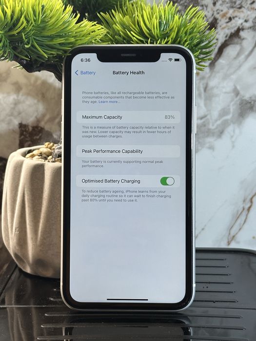 Apple iPhone XR 64GB – Бял цвят (White) – Отлично състояние