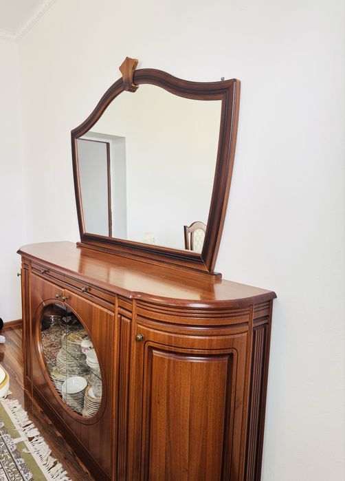 Стол, стулья, комод