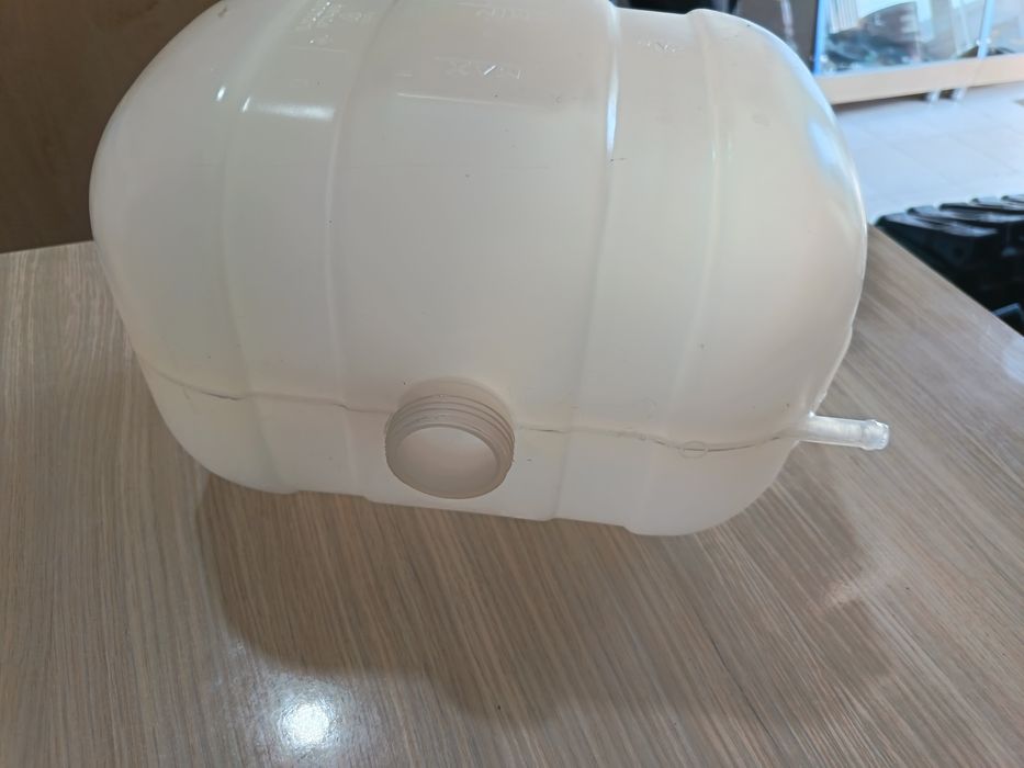 EW145B VOLVO Бачок