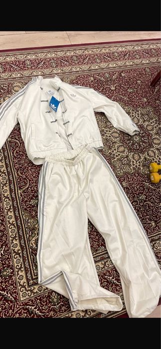 Продам спортивный костюм