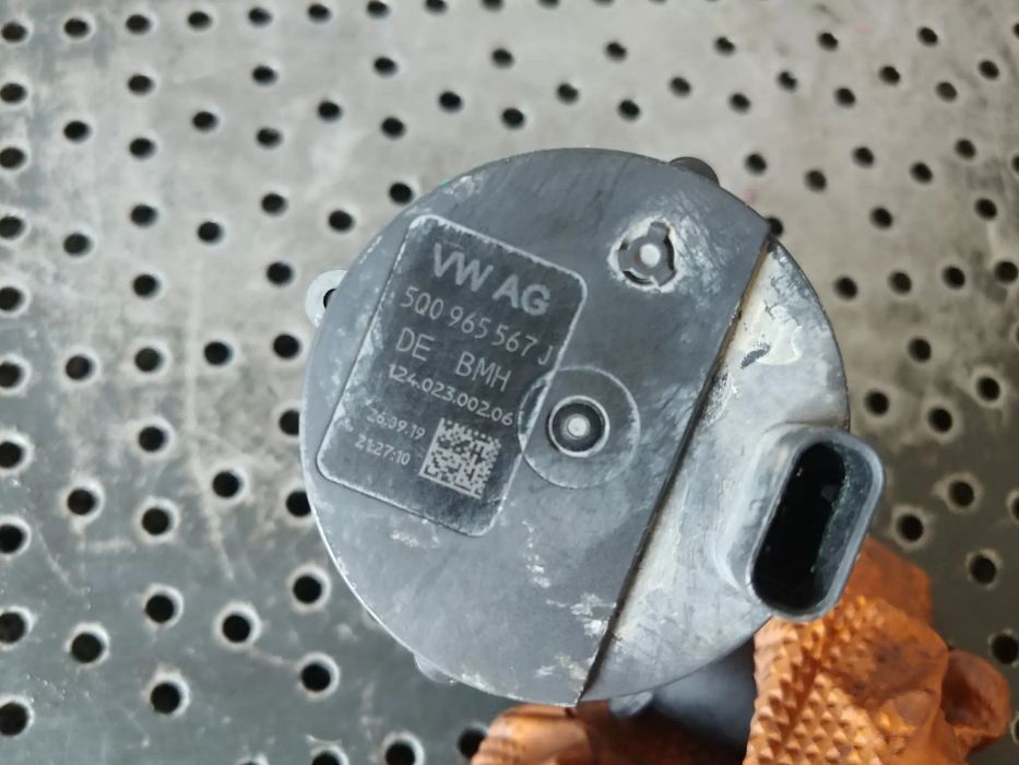 pompa recirculare apa 2.0 tdi dfg  vw touran 5t1 5q0965567j