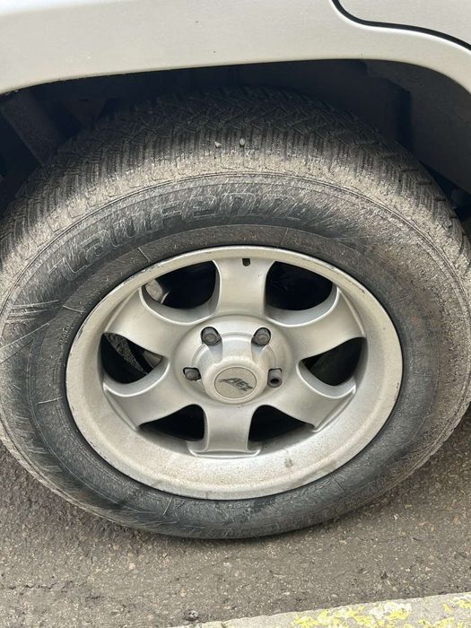 Продавам гуми и джанти