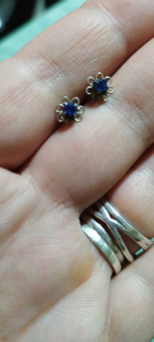 Cercei finuti de argint, model floare cu piatra bleumarin! Purtat odat