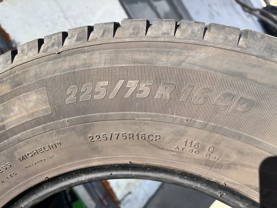2 бр. гуми за бус 225/75/16CP Michelin DOT 1516 6 mm