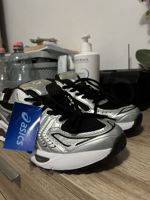 Adidasi asics noi
