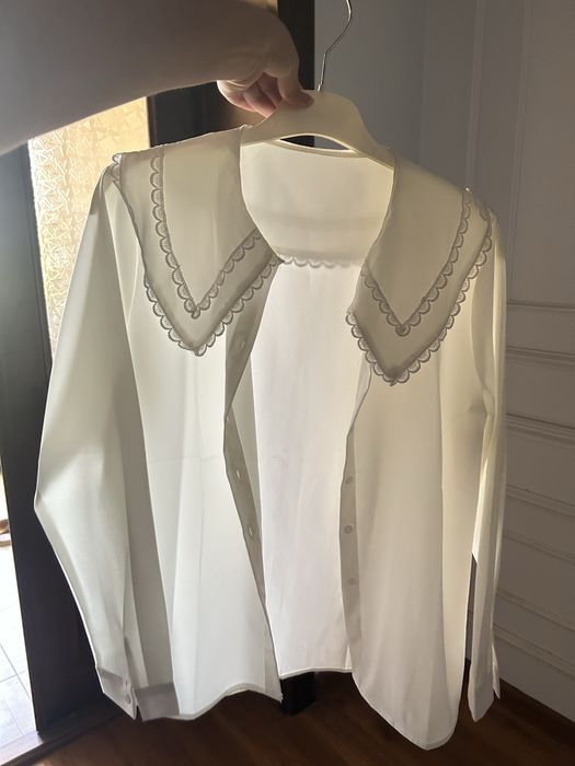 Рубашка белая с длинными рукавами