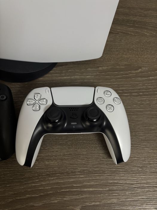 PS5 Disk + 2 manete si 14 jocuri
