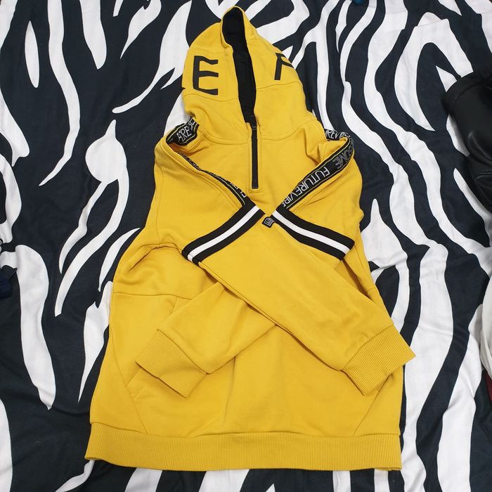 Haine originale si incalțaminte in stare super buna