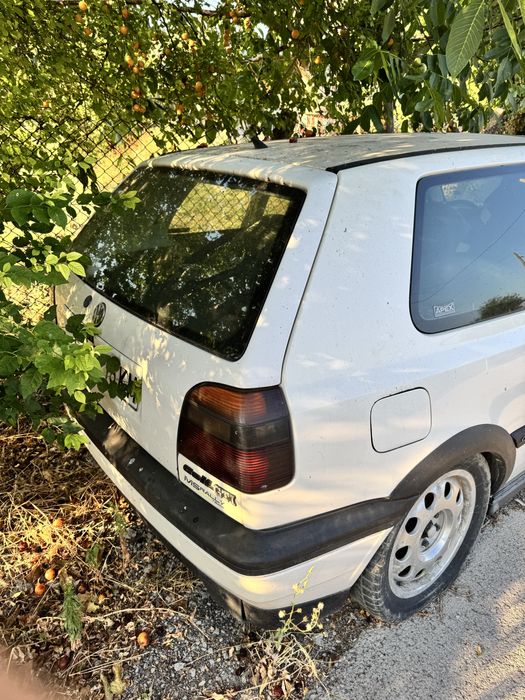 Продава се САМО ЦЯЛ за части golf 3 Gti