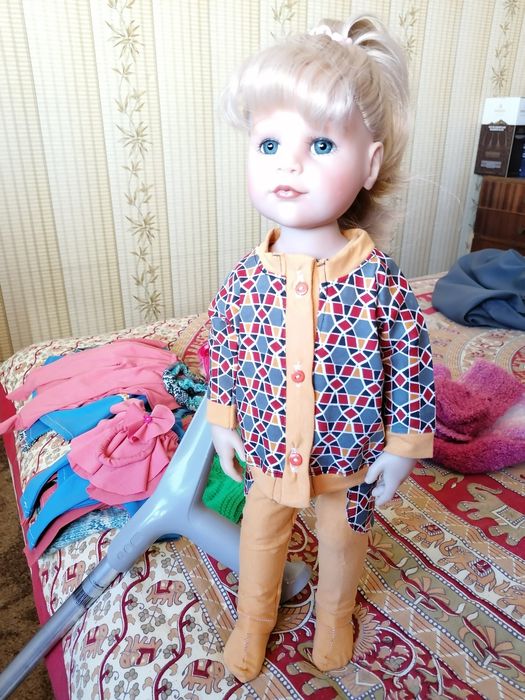 Ръчно изработени дрехи за кукла Хана 50см