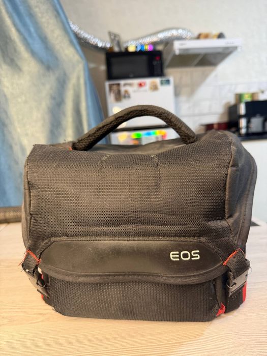 Продам фотоаппарат Canon EOS 700D