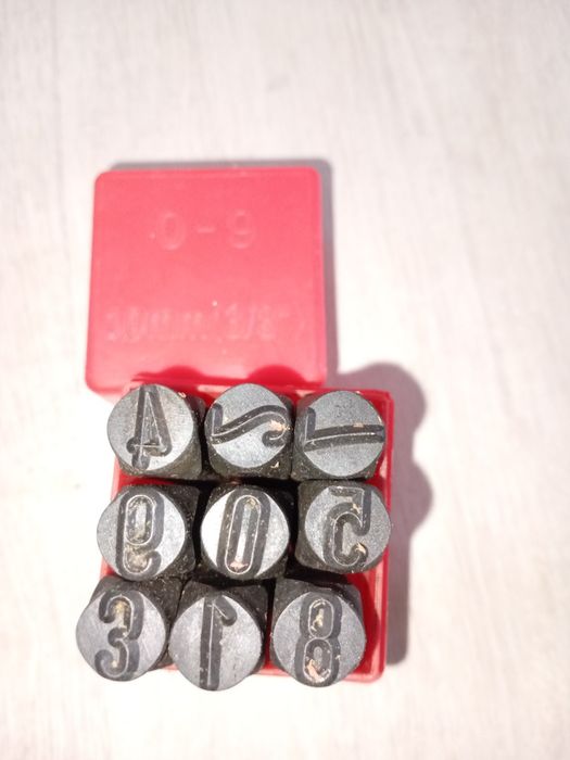 Продам шрифты: цифры 0-9, 10 мм.