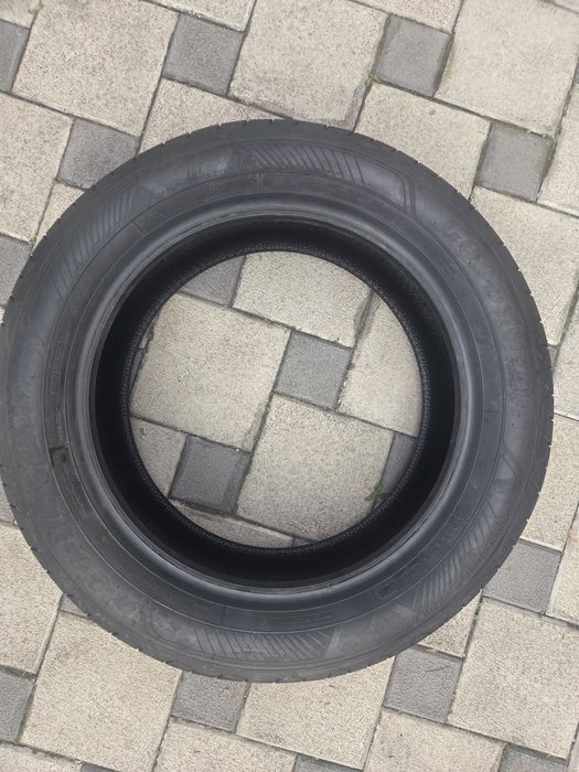 Vând 3 anvelope Vara Goodyear cu dimensiunile 215/55 R17