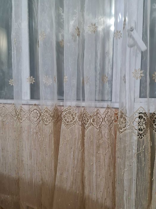 Тънко перде с бродерия