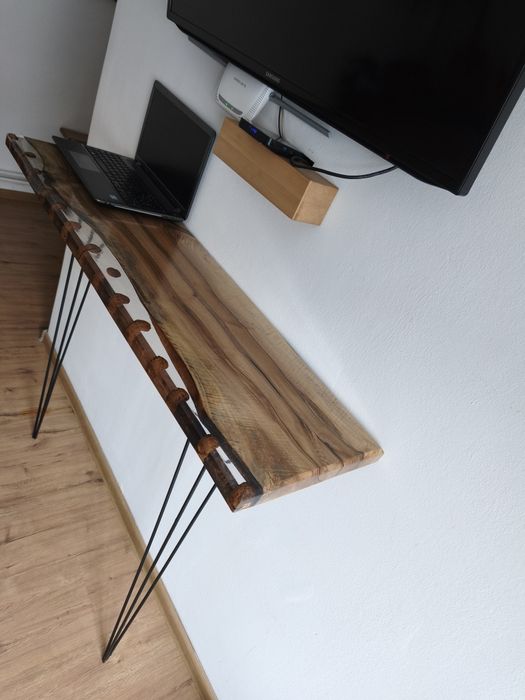 Măsuță sau poliță TV