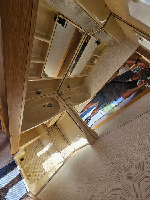 Каравана 4 местна 5900м