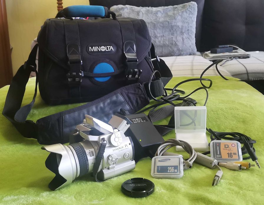 Minolta Konica DiMAGE 7i 5MP Digital Camera + Оригинална чанта