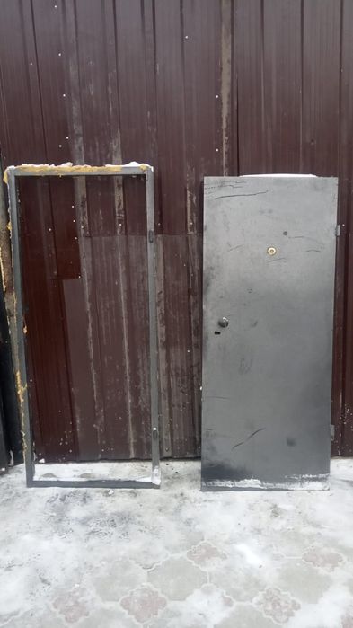 Продам Железную дверь