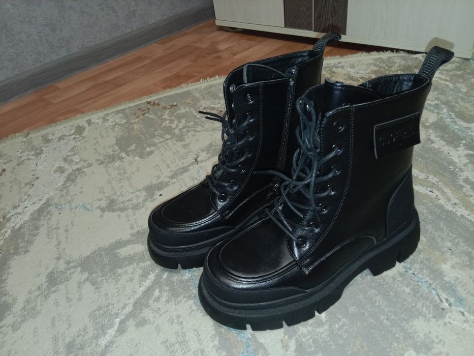 Продам ботинки зимние