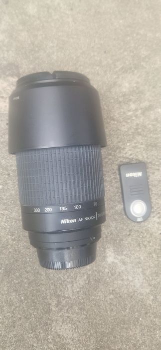 Vand aparat foto Nikon F 80 cu obiectiv Nikon 70-300 mm