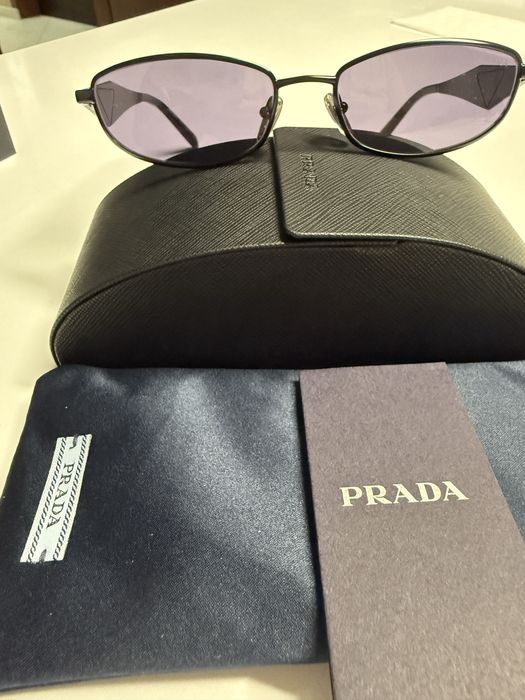 Слънчеви очила PRADA.