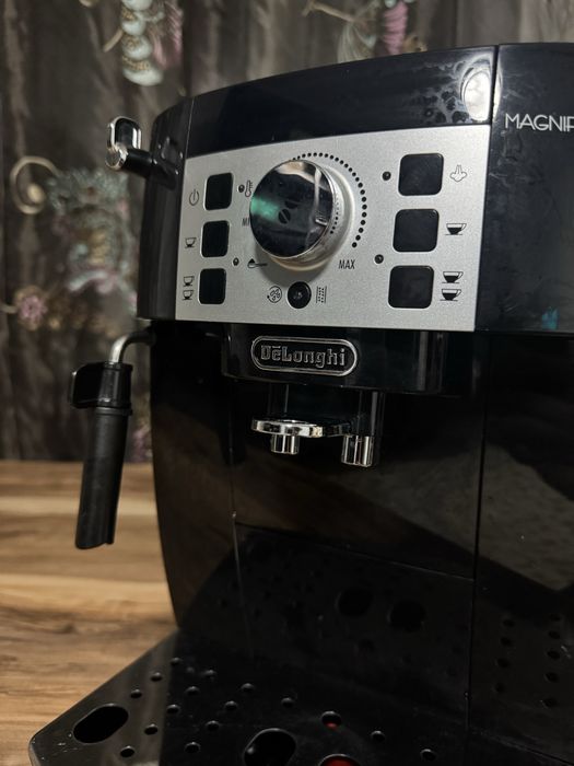Кофемашина Delonghi MagnificaS