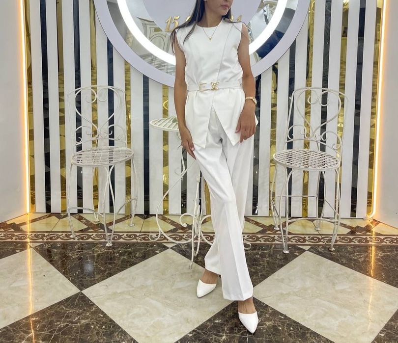 Двойка, цвета: белый