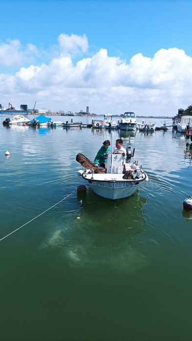 Продавам лодка за риболов