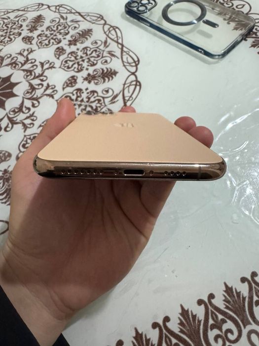 айфон 11про мах  256/75акум