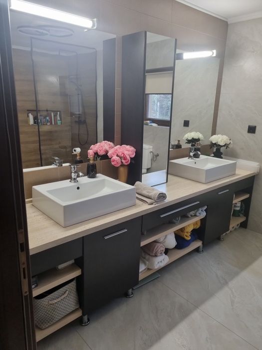 Mobilier baie cu toate incluse ,lavoare si baterii