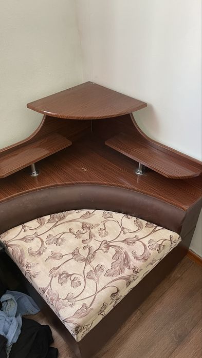 Продам диван в хорошем состояний.