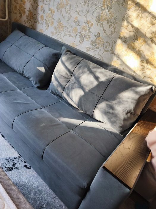 Продам диван в отличном состоянии, раскладывается