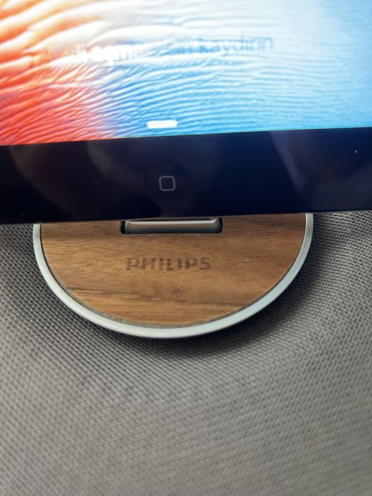 İpad 2 64gb 3g с зарядно Philiphs и тон колона