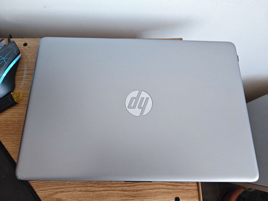 LAPTOP HP 250 G8 - I5 1035g1 10th-gen 4c8th, 8gb ddr4 , 256gb , bat90%+geanta+cooler