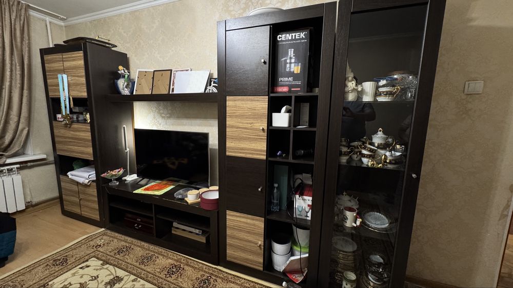 Продам мебель в гостнной.