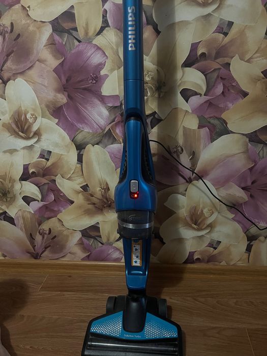 Пылесос вертикальный