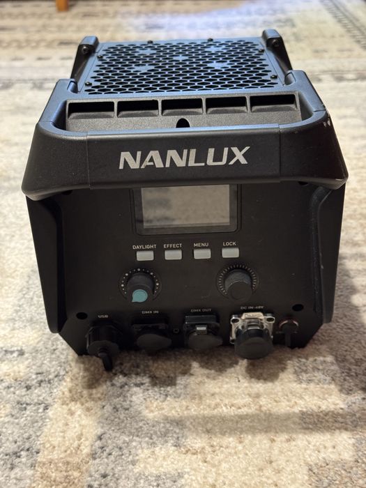NANLUX Evoke 1200 Spot Light incompleta