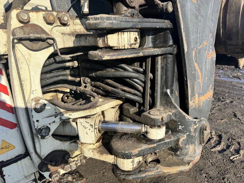 Экскаватор-пргрузчик продам