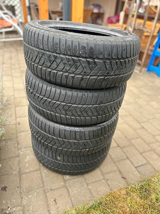 Vand 4 anvelope iarna Pirelli Sottozero 225/50 R17 98V